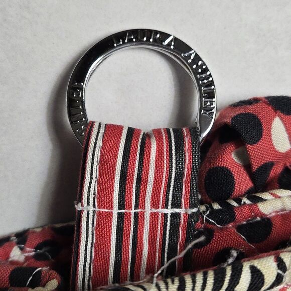 Laura Ashley Quilt Cloth Shoulder Bag Purse with Keychain Magnetic Closure - Picture 10 of 11